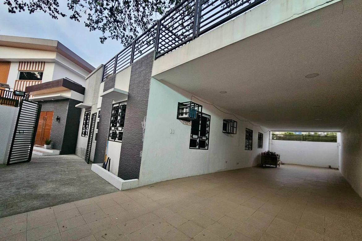 7 Bedroom Townhouse for Sale in Marcelo Green Village, Parañaque, Metro Manila – photo 3