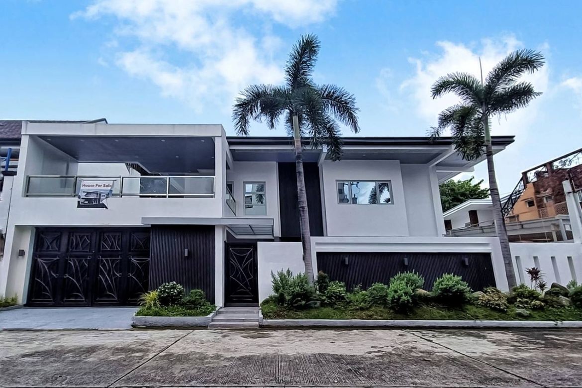 7 Bedroom Townhouse for Sale in Moonwalk, Parañaque, Metro Manila