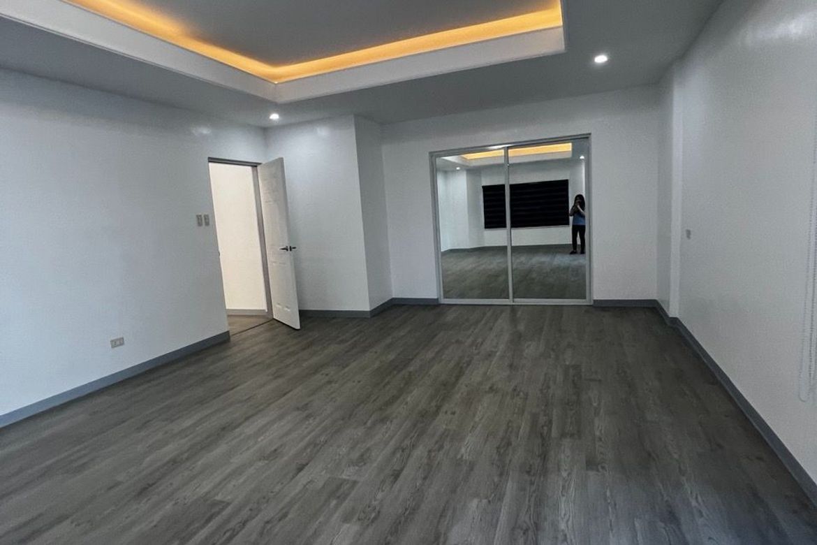 7 Bedroom Townhouse for Sale in Moonwalk, Parañaque, Metro Manila – photo 4