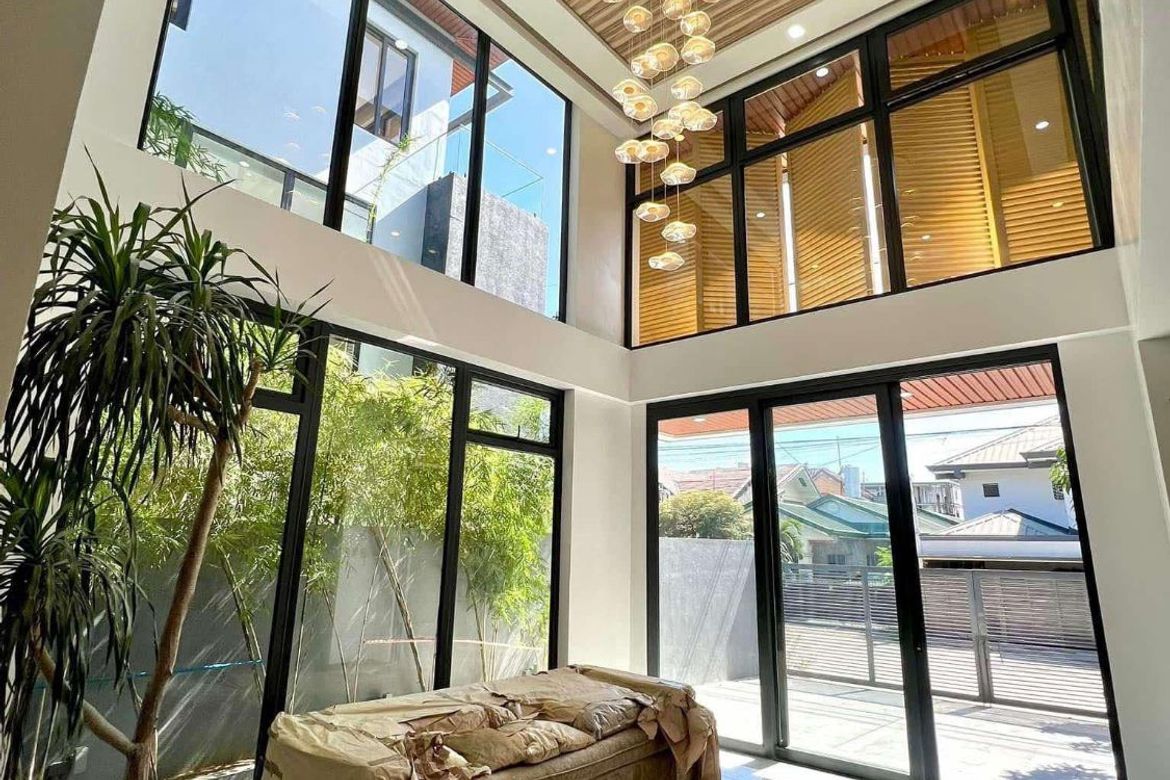 7 Bedroom Townhouse for Sale in Teheran St. Multinational Village Paranaque City, Don Bosco, Parañaque, Metro Manila near LRT-1 Bambang