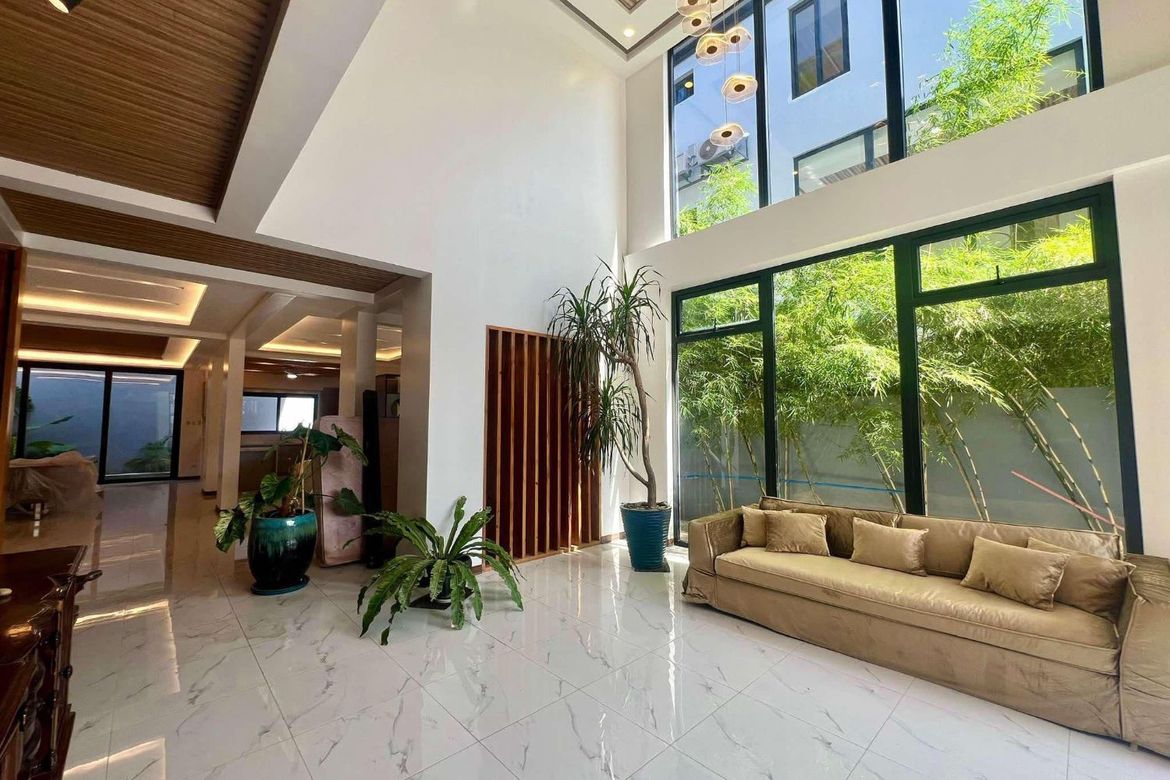 7 Bedroom Townhouse for Sale in Teheran St. Multinational Village Paranaque City, Don Bosco, Parañaque, Metro Manila near LRT-1 Bambang – photo 4