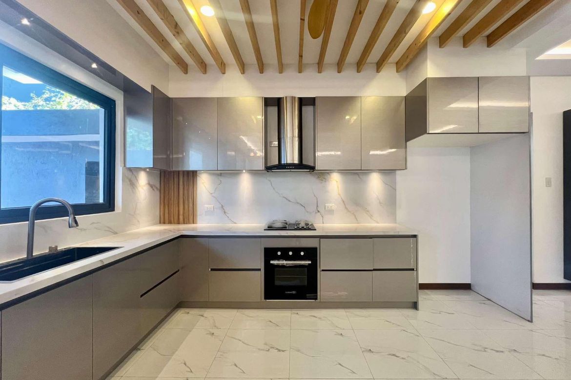7 Bedroom Townhouse for Sale in Teheran St. Multinational Village Paranaque City, Don Bosco, Parañaque, Metro Manila near LRT-1 Bambang – photo 6