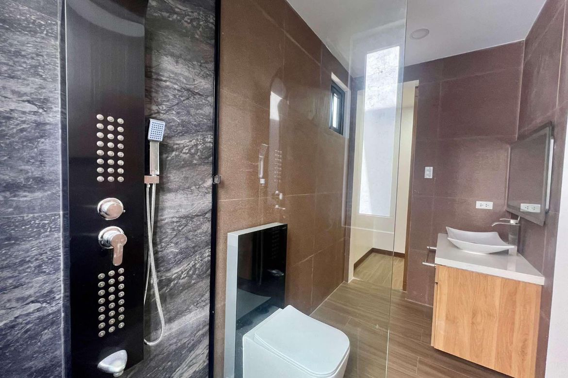 7 Bedroom Townhouse for Sale in Teheran St. Multinational Village Paranaque City, Don Bosco, Parañaque, Metro Manila near LRT-1 Bambang – photo 8
