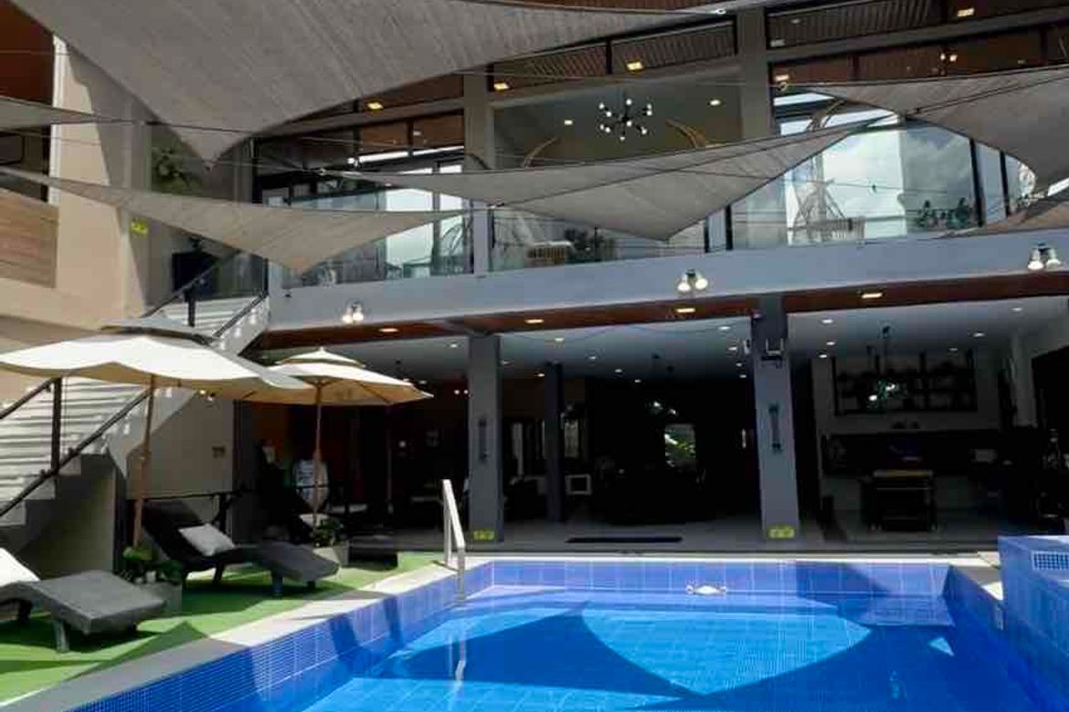 7 Bedroom Villa for Sale in Pansol, Calamba, Laguna