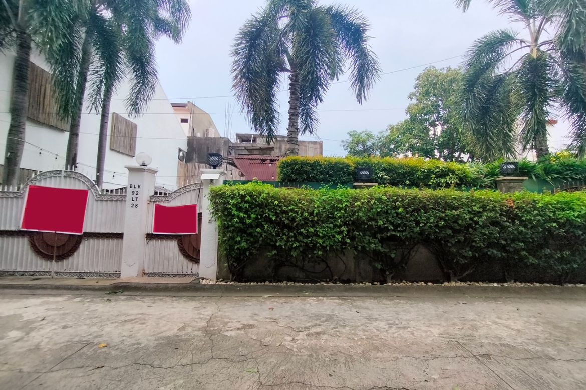 7 Bedroom Villa for Sale in Poblacion, Muntinlupa, Metro Manila