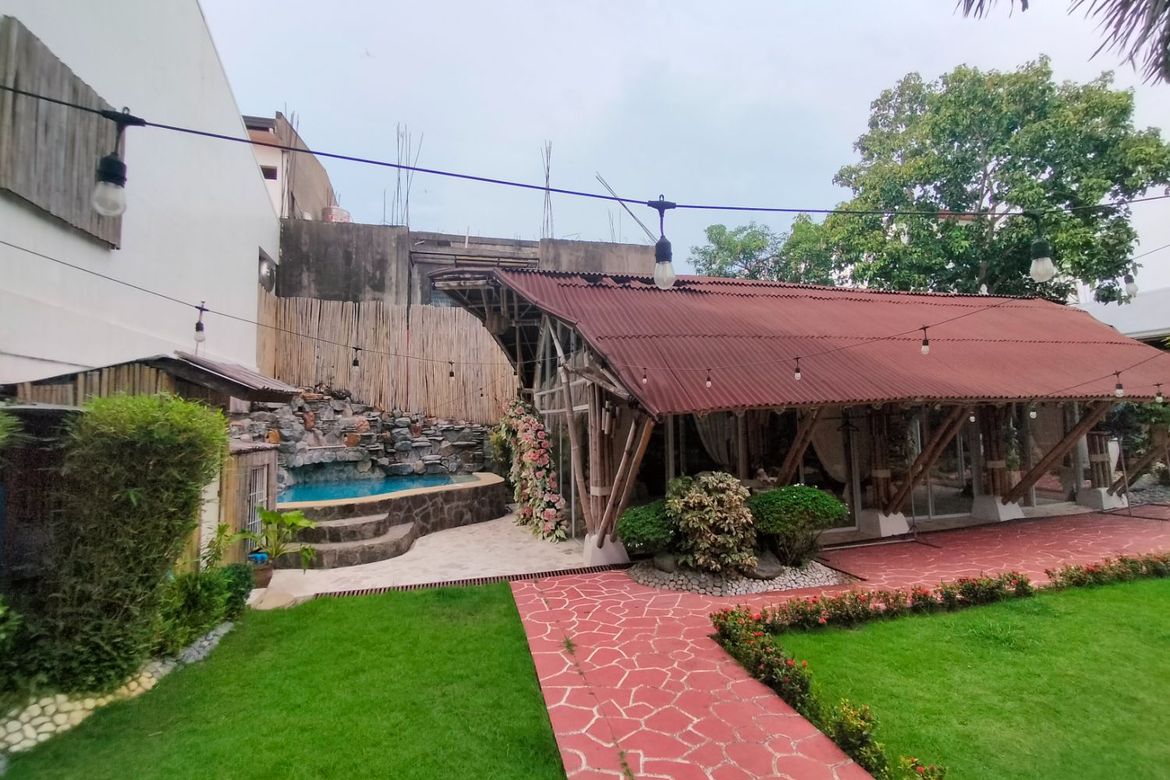 7 Bedroom Villa for Sale in Poblacion, Muntinlupa, Metro Manila – photo 6