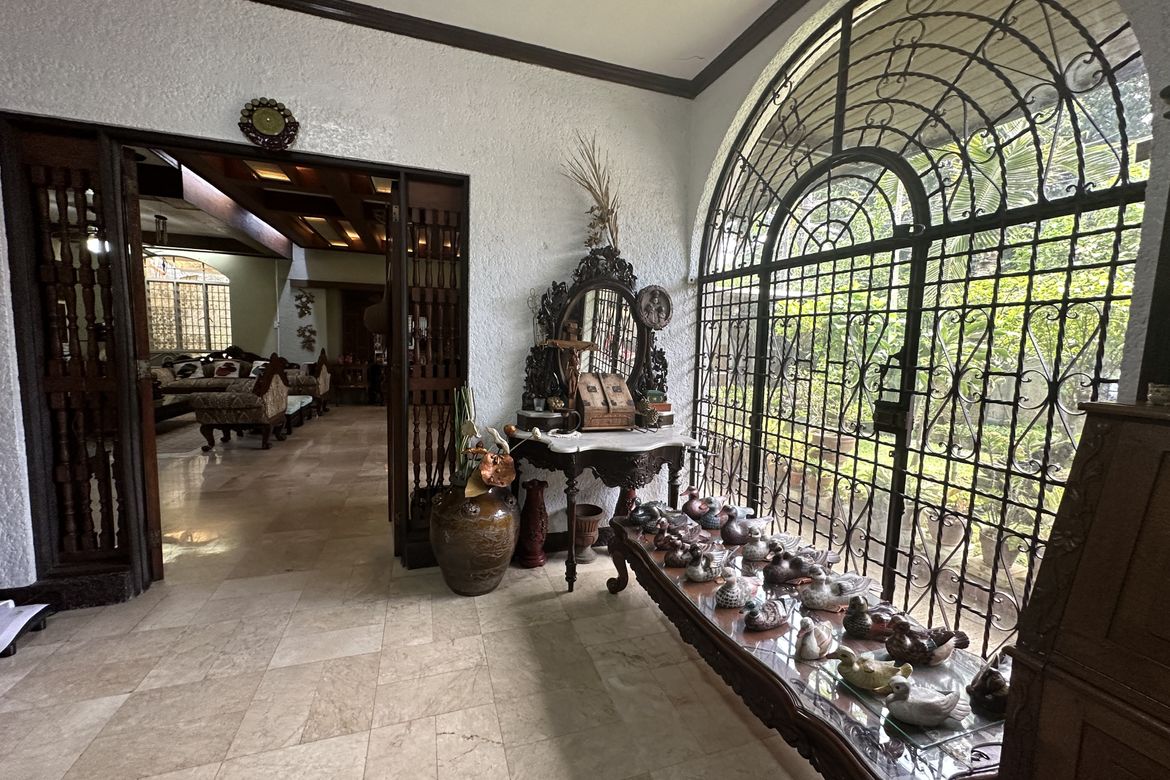 7 Bedroom Villa for Sale in Varsity Hills, Loyola Heights, Quezon City, Metro Manila – photo 2