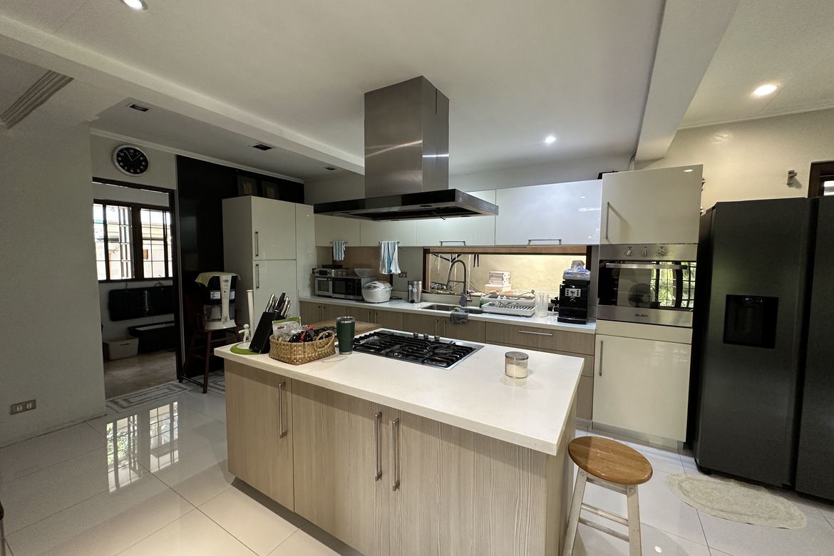 7 Bedroom Villa for Sale in Varsity Hills, Loyola Heights, Quezon City, Metro Manila – photo 8
