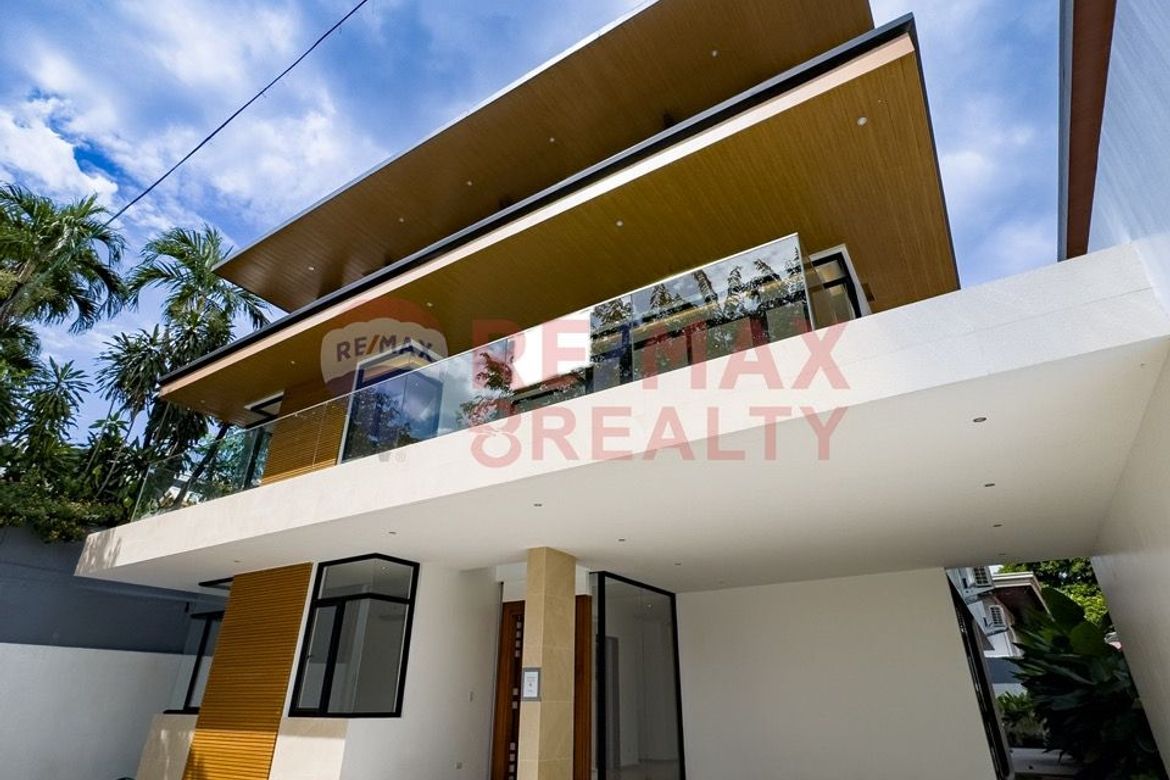 7 Bedroom Villa for Sale in White Plains, Quezon City, Metro Manila – photo 2