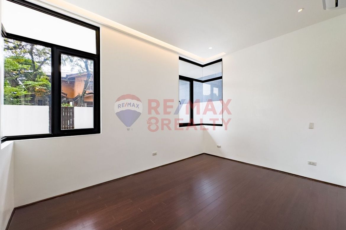 7 Bedroom Villa for Sale in White Plains, Quezon City, Metro Manila – photo 6