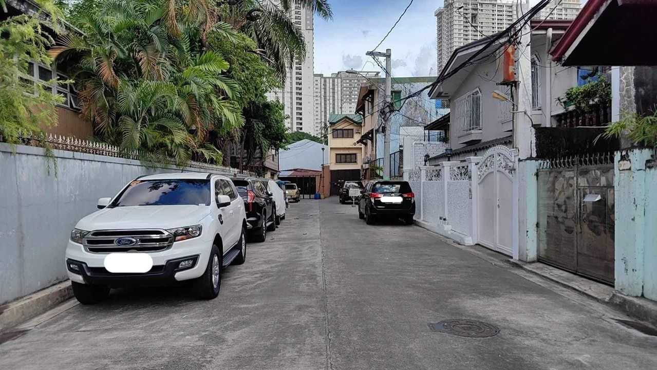 750 SQM Residentia Lot for Sale Near LRT Vito Cruz, Pasay City