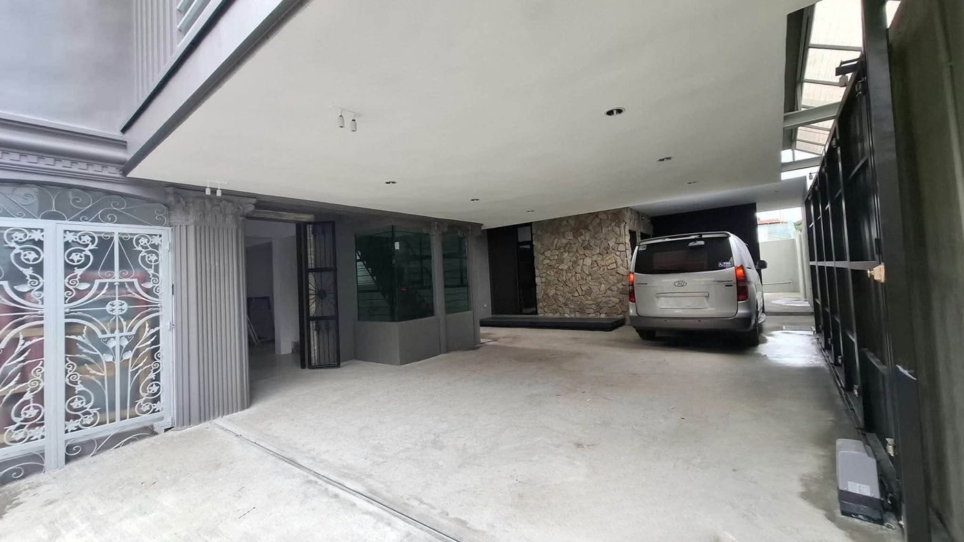 8-Bedroom House and Lot for Sale in GSIS Village, Quezon City – photo 2