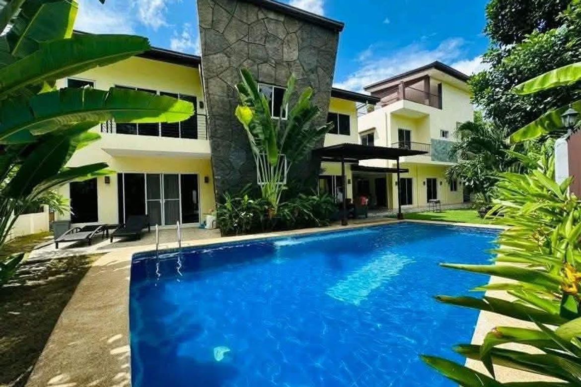 8 Bedroom House for Sale in Alegria, Cordoba, Cebu