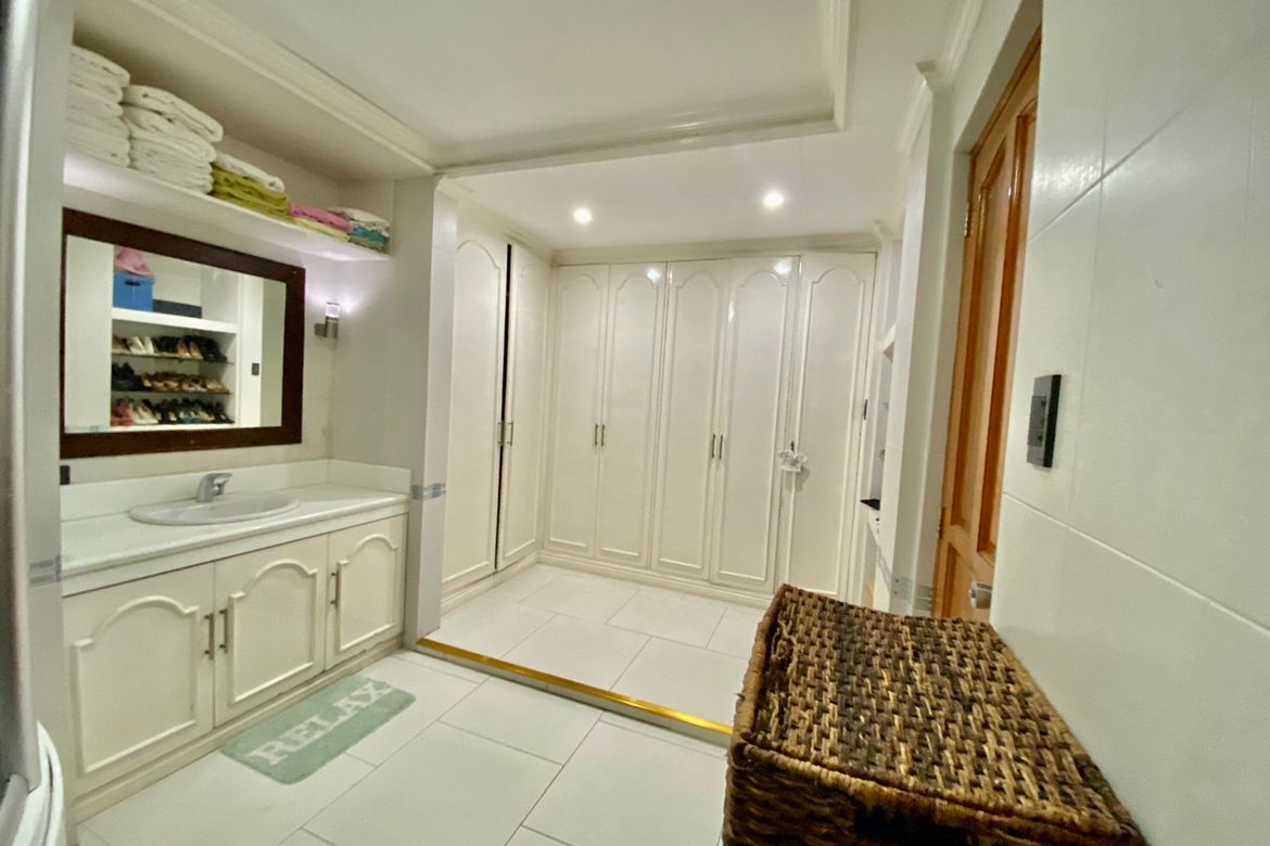 8 Bedroom House for Sale in Batasan Hills, Quezon City, Metro Manila – photo 4