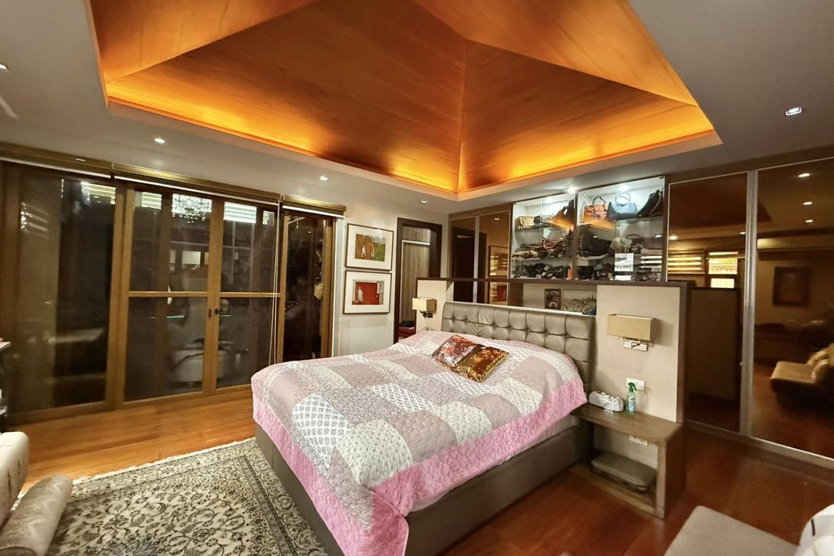 8 Bedroom House for Sale in LOYOLA GRAND VILLAS, Ramon Magsaysay, Quezon City, Metro Manila near LRT-1 Roosevelt – photo 5