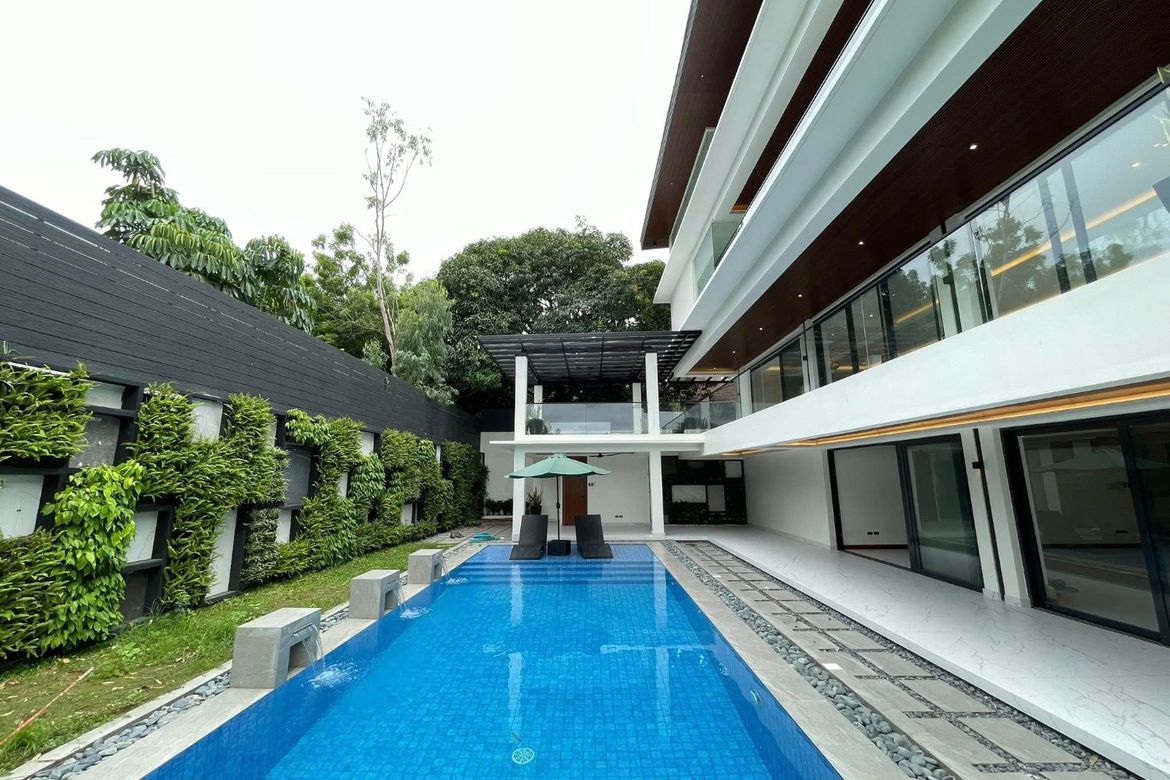 8 Bedroom House for Sale in New Alabang Village, Muntinlupa, Metro Manila