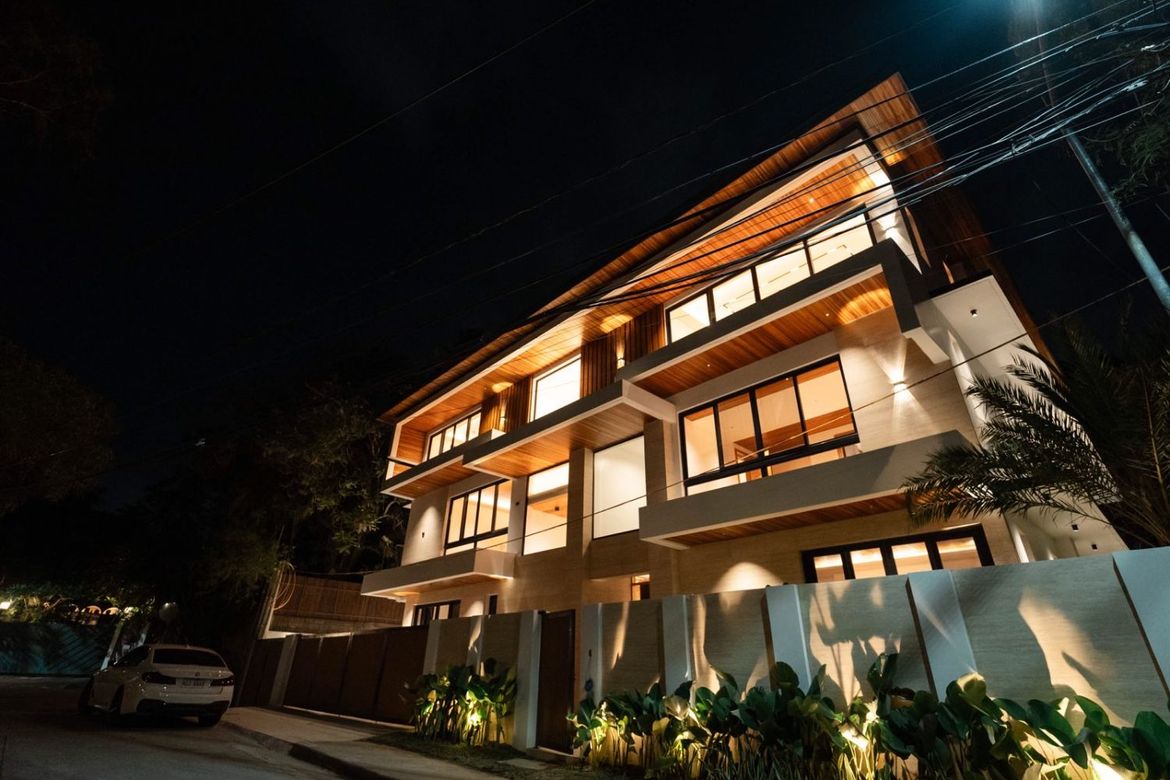 8 Bedroom House for Sale in New Alabang Village, Muntinlupa, Metro Manila
