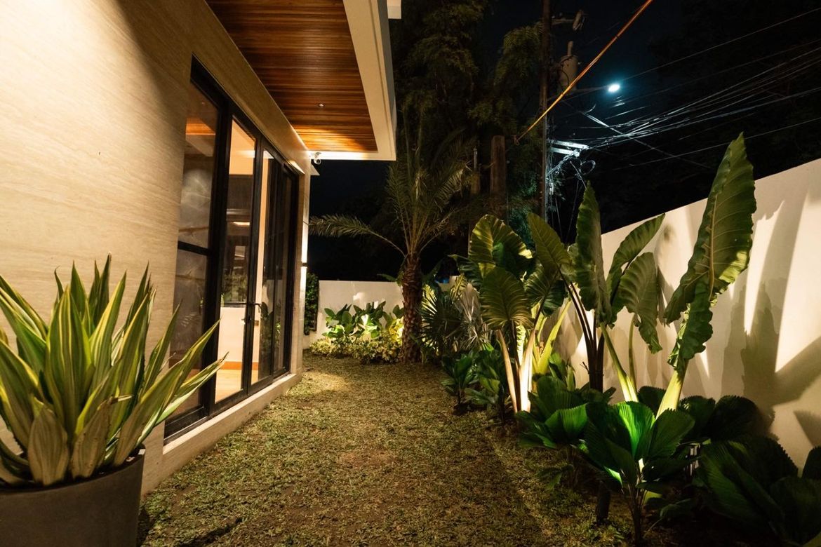 8 Bedroom House for Sale in New Alabang Village, Muntinlupa, Metro Manila – photo 3
