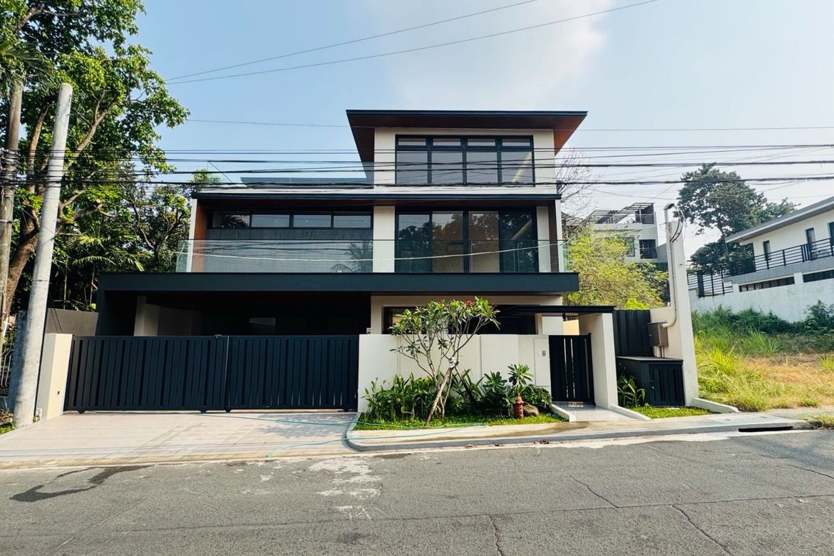 8 Bedroom House for Sale in Pasong Tamo, Quezon City, Metro Manila