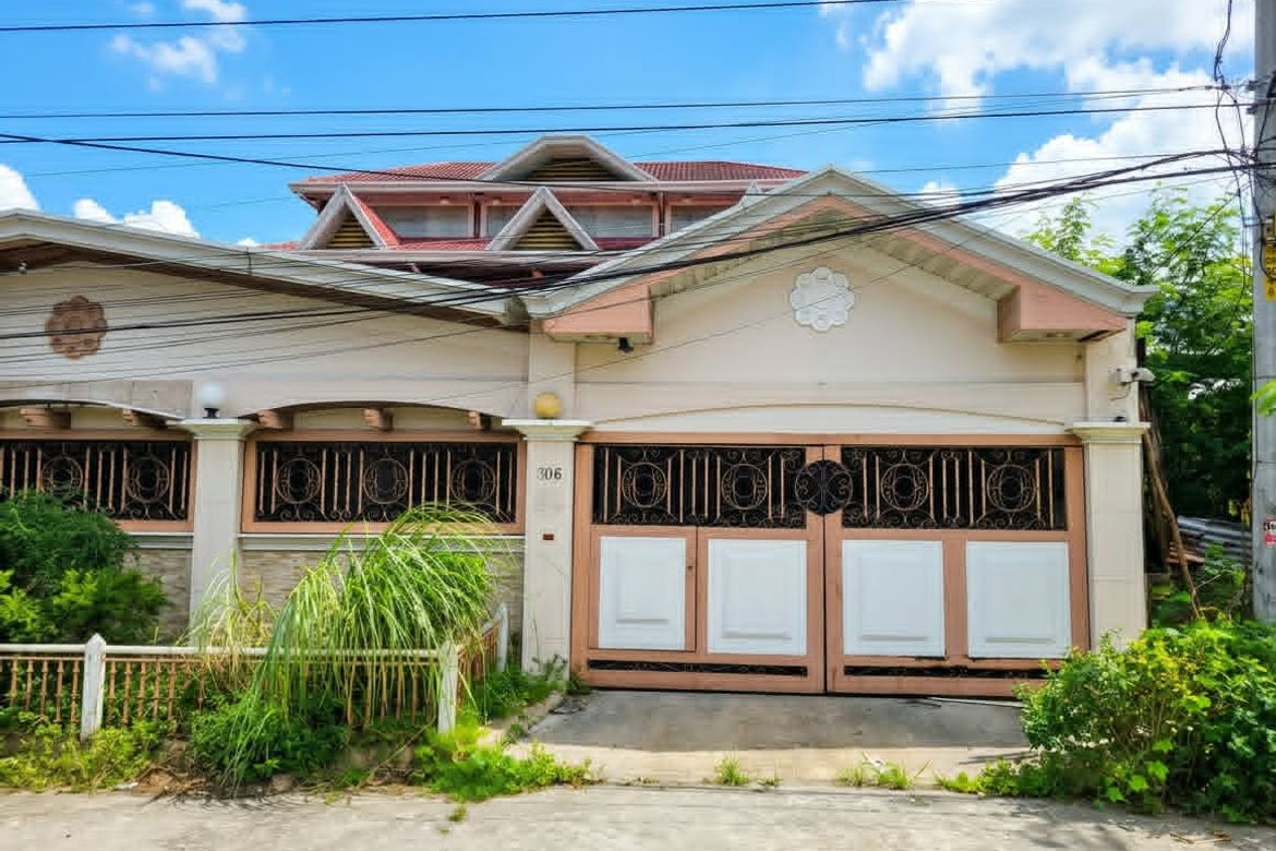 8 Bedroom House for Sale in Pulung Maragul, Angeles, Pampanga