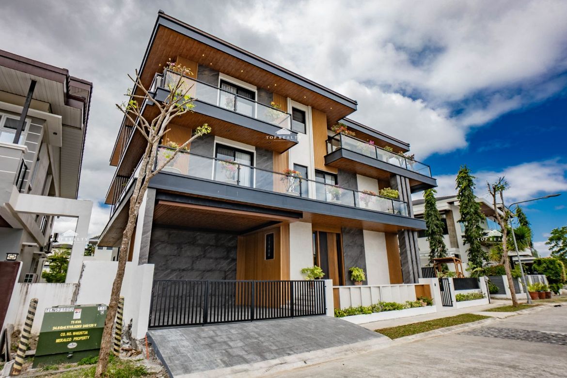 8 Bedroom House for Sale in Santa Clara Norte, Pila, Laguna
