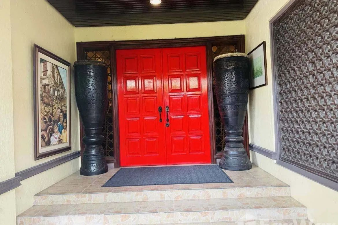 8 Bedroom House for Sale in Ugong Norte, Quezon City, Metro Manila