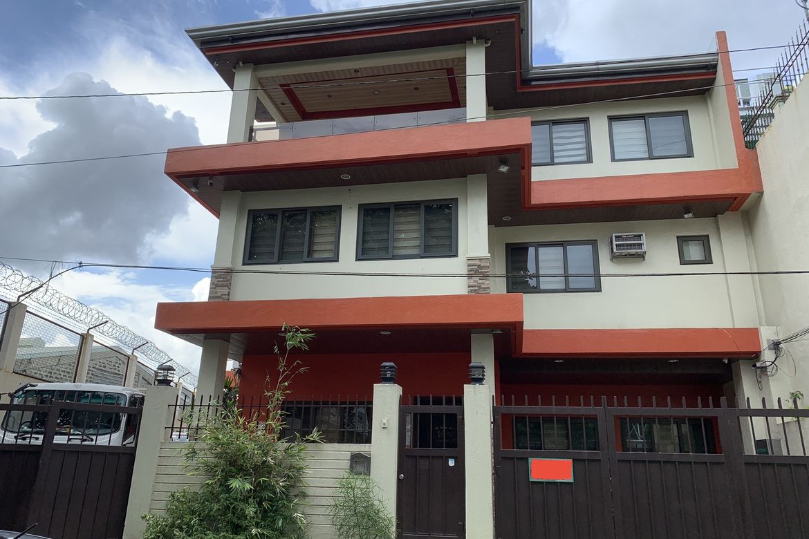 8 Bedroom Shophouse for Sale in San Miguel, Pasig, Metro Manila