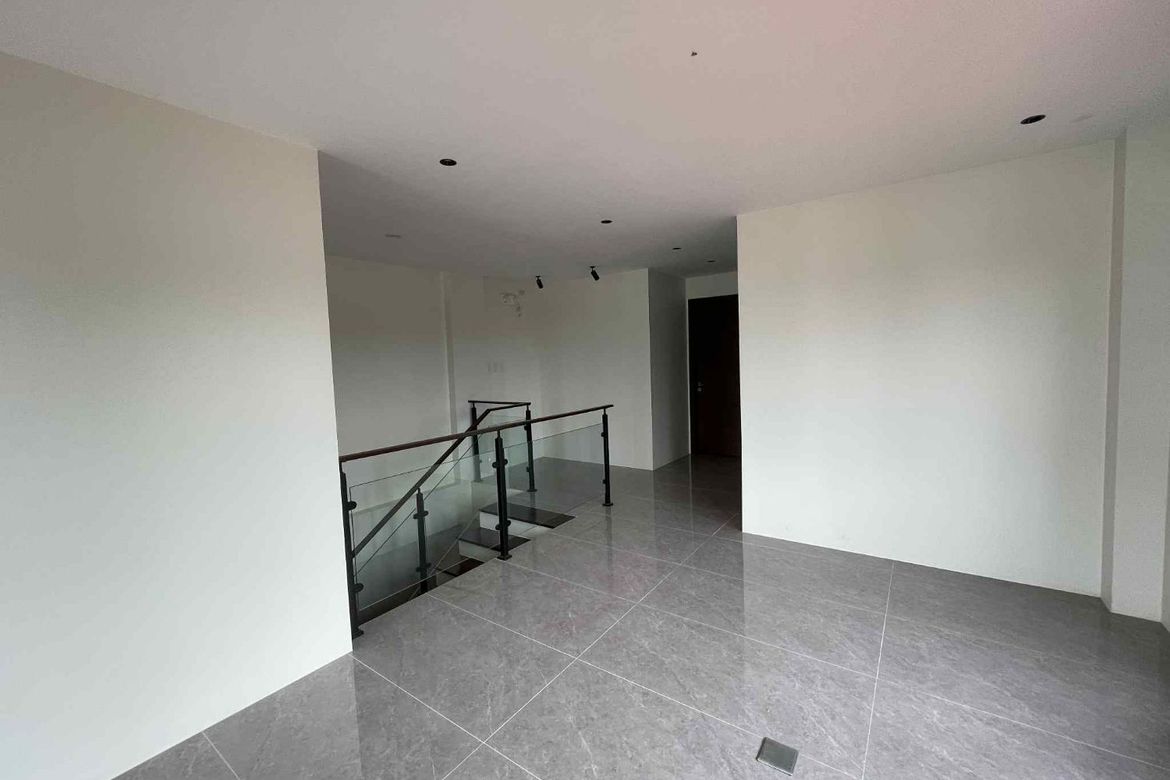 8 Bedroom Townhouse for Sale in Merville, Parañaque, Metro Manila – photo 4