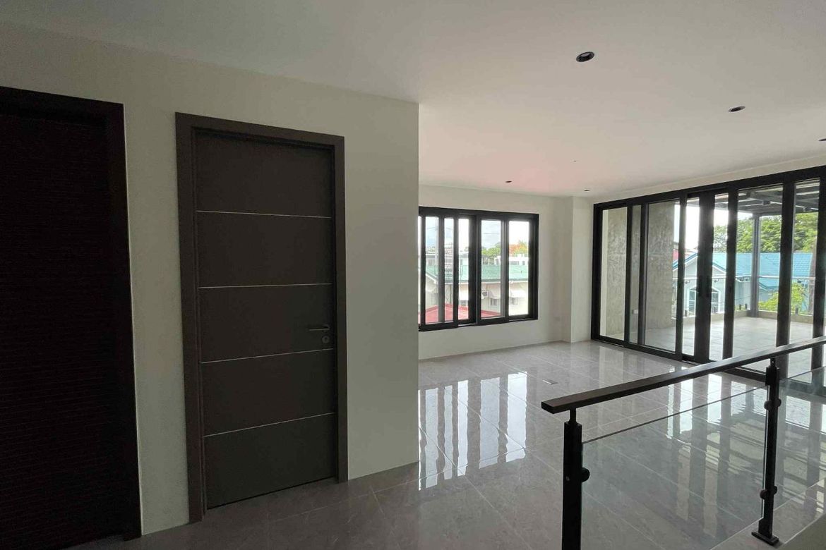 8 Bedroom Townhouse for Sale in Merville, Parañaque, Metro Manila – photo 5