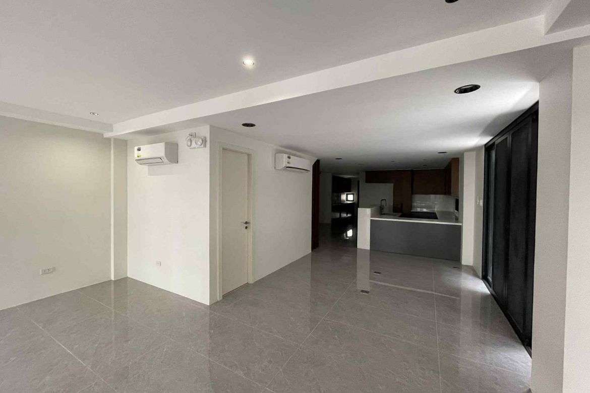 8 Bedroom Townhouse for Sale in Merville, Parañaque, Metro Manila – photo 6