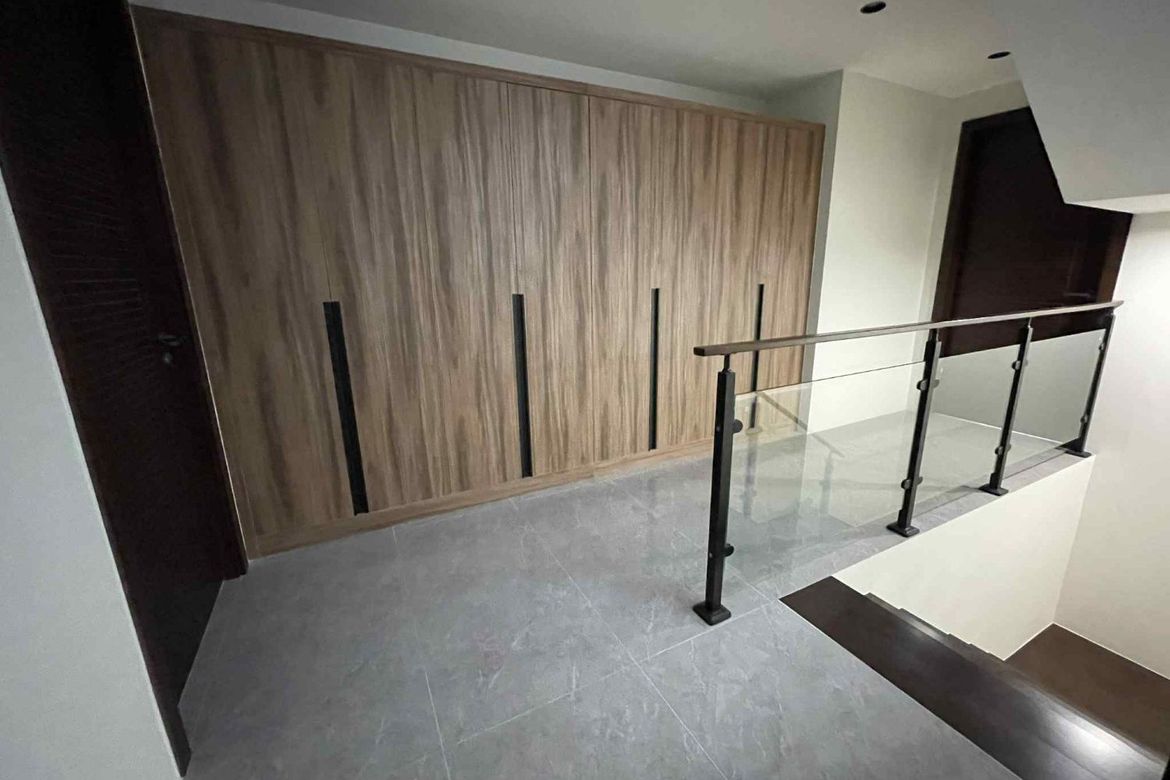 8 Bedroom Townhouse for Sale in Merville, Parañaque, Metro Manila – photo 7