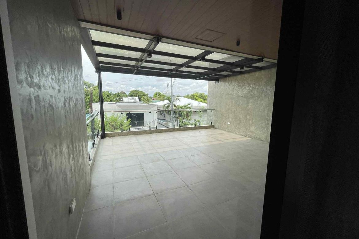 8 Bedroom Townhouse for Sale in Merville, Parañaque, Metro Manila – photo 8