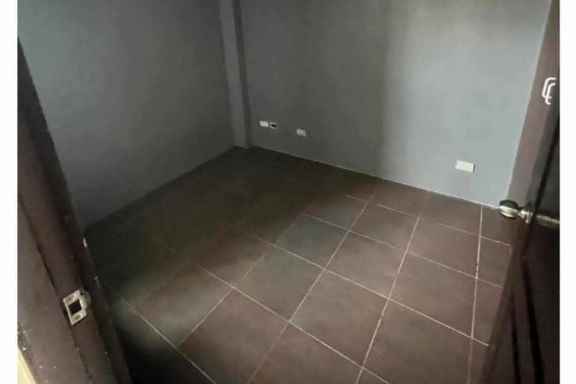 9 Bedroom Apartment for Sale in Kamuning, Quezon City, Metro Manila near MRT-3 Kamuning – photo 5