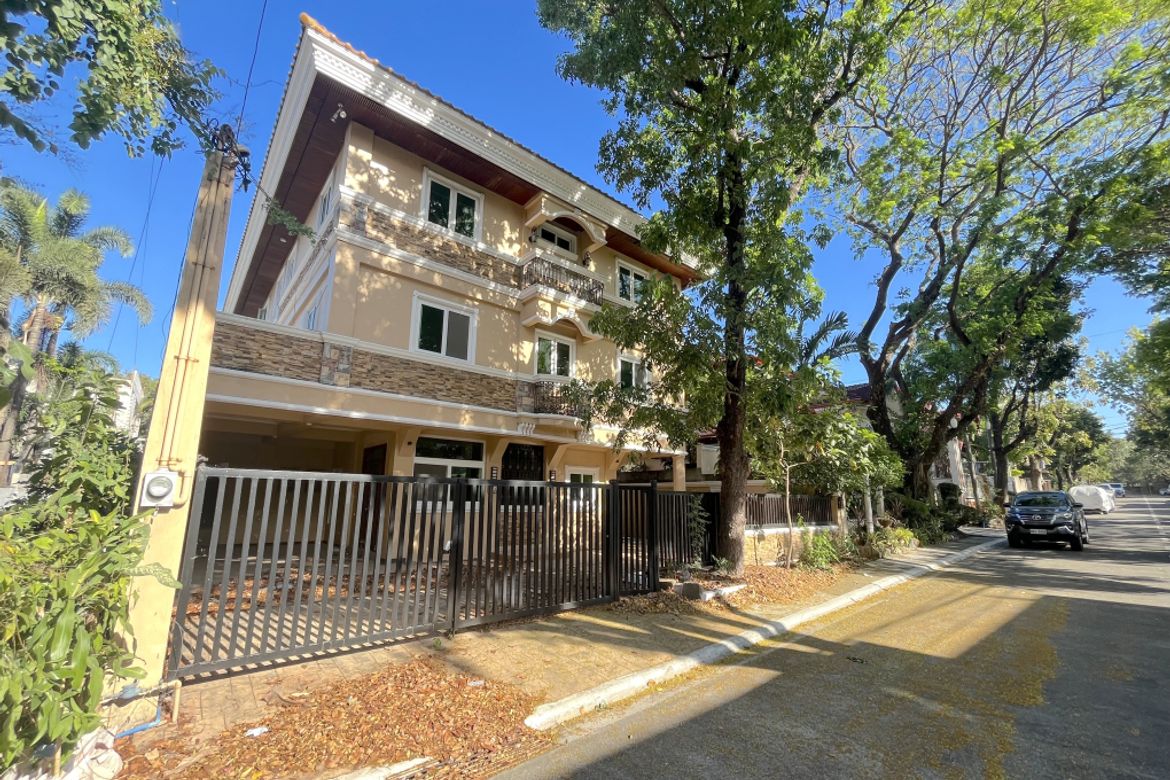 9 Bedroom House for Sale in Cupang, Muntinlupa, Metro Manila