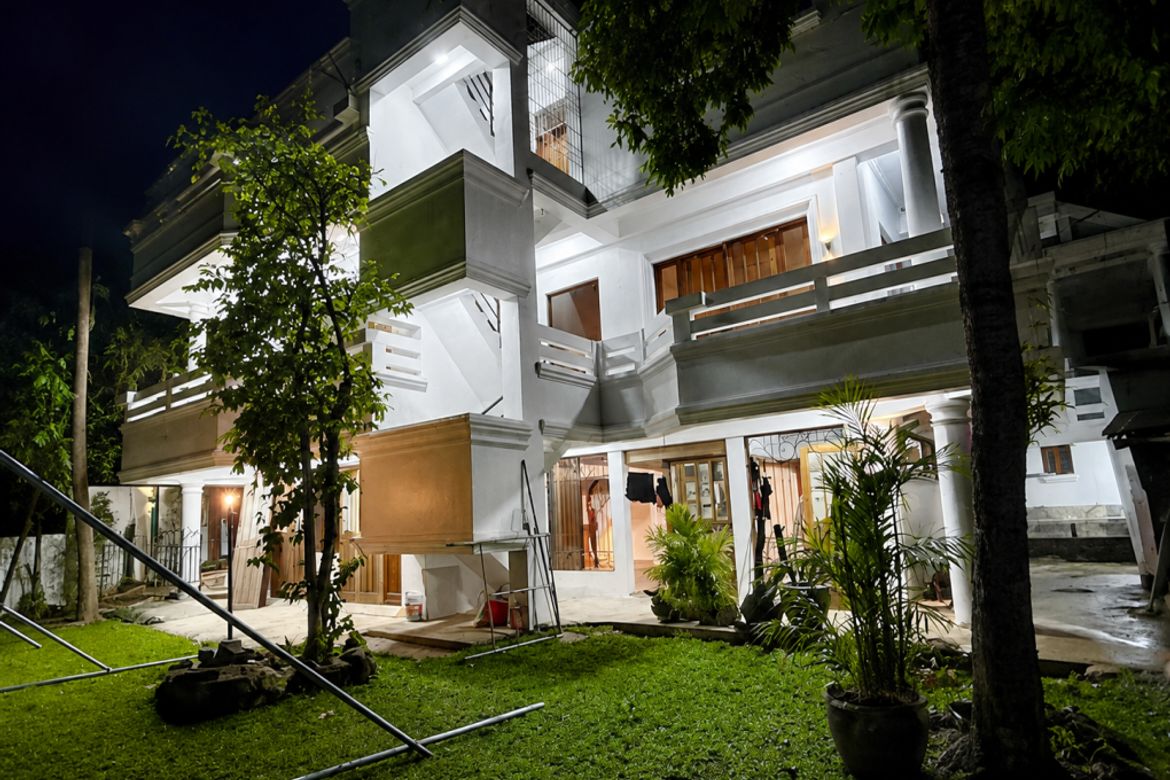 9 Bedroom House for Sale in LOYOLA GRAND VILLAS, Ramon Magsaysay, Quezon City, Metro Manila near LRT-1 Roosevelt