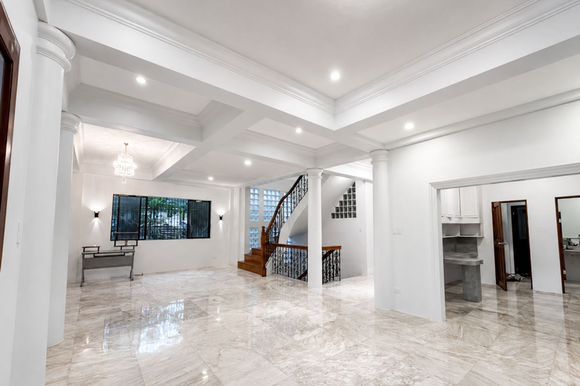 9 Bedroom House for Sale in LOYOLA GRAND VILLAS, Ramon Magsaysay, Quezon City, Metro Manila near LRT-1 Roosevelt – photo 4