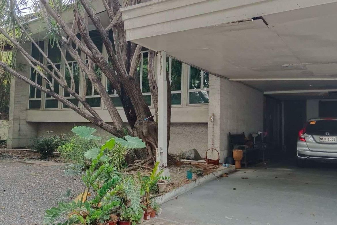 9 Bedroom House for Sale in Magallanes Village, Magallanes, Makati, Metro Manila near MRT-3 Magallanes