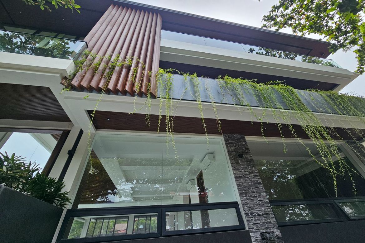 9 Bedroom House for Sale in New Alabang Village, Muntinlupa, Metro Manila – photo 2
