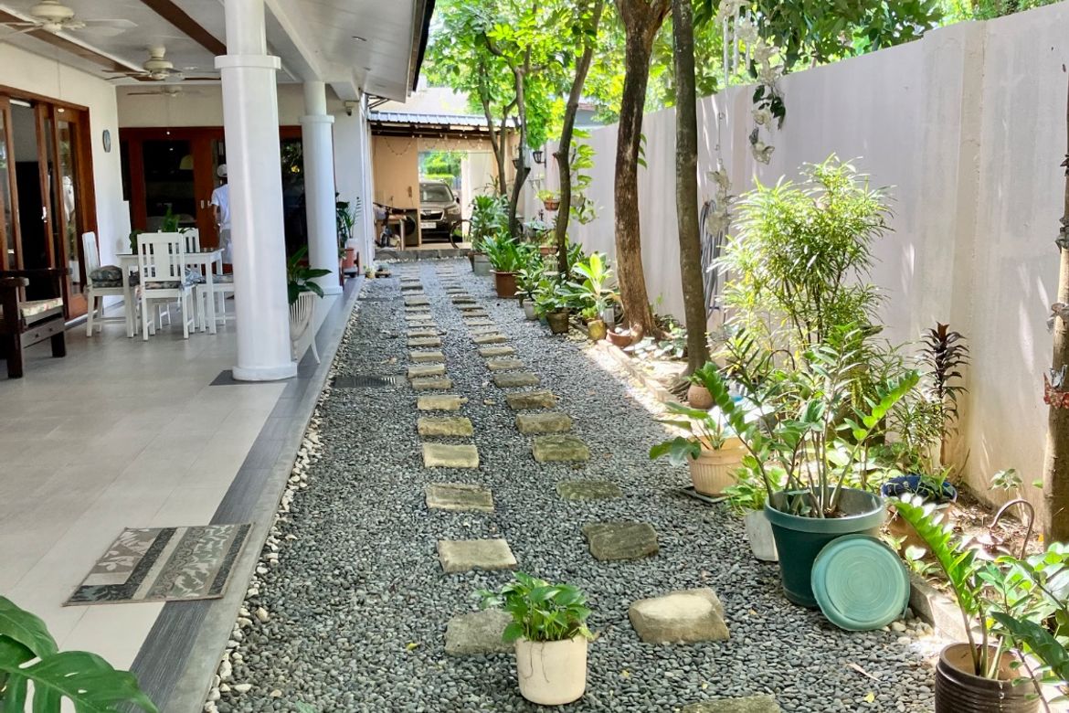 9 Bedroom House for Sale in Pansol, Quezon City, Metro Manila – photo 2