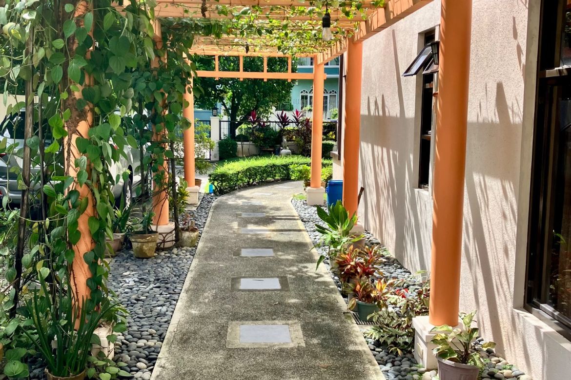 9 Bedroom House for Sale in Pansol, Quezon City, Metro Manila – photo 3