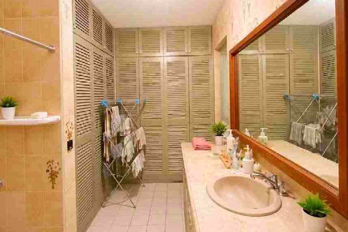 9 Bedroom House for Sale in Pasong Tamo, Quezon City, Metro Manila – photo 5