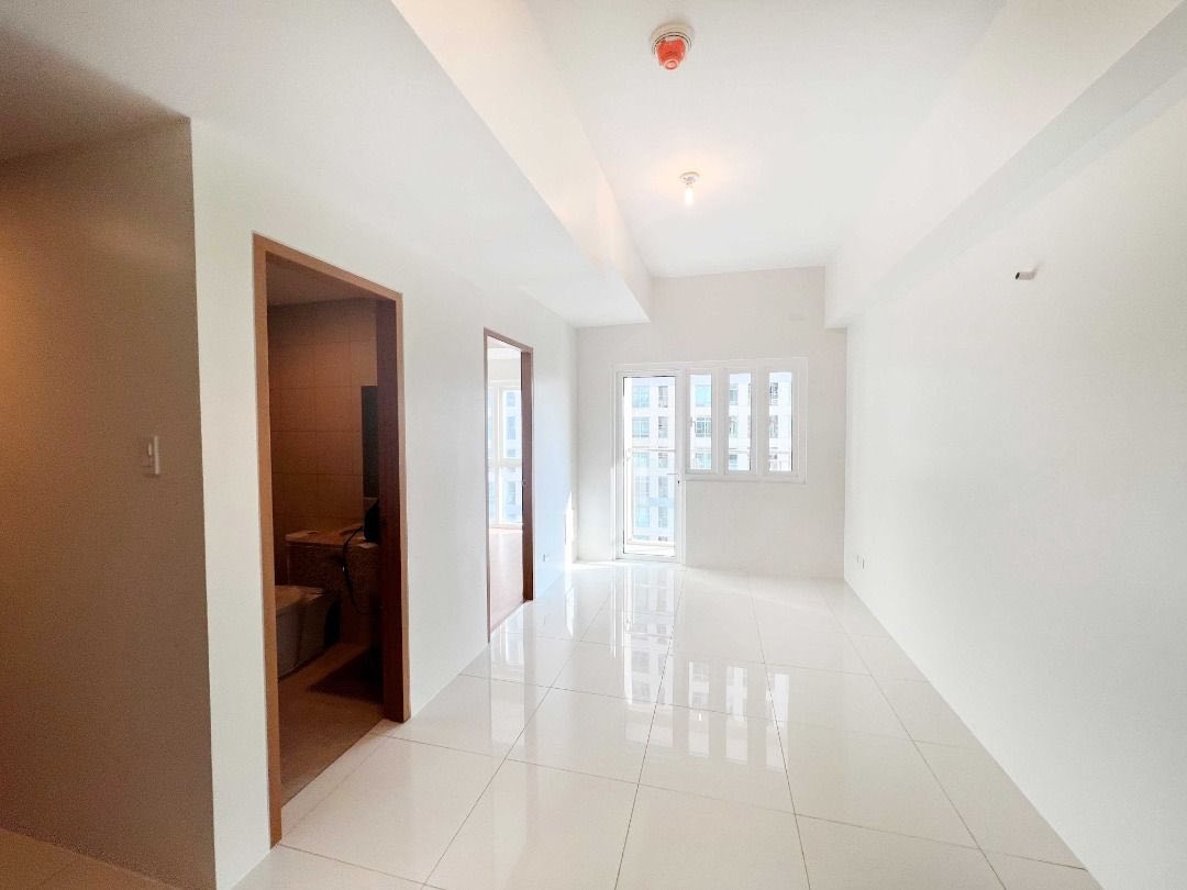 Bright 1-Bedroom Combined Condo Unit for Sale in Madison Park West, BGC, Taguig – photo 3