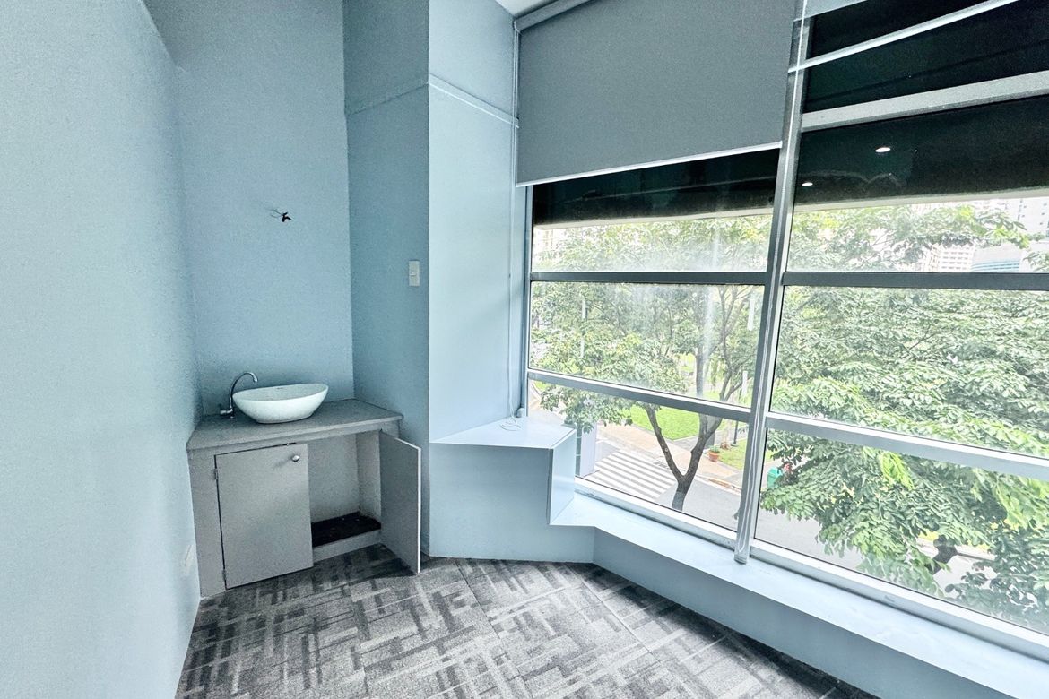 Commercial for Rent in East Rembo, Makati, Metro Manila photo 6