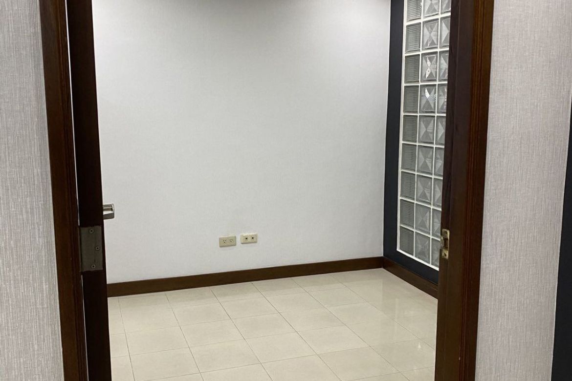 Commercial for Rent in San Lorenzo, Makati, Metro Manila photo 4