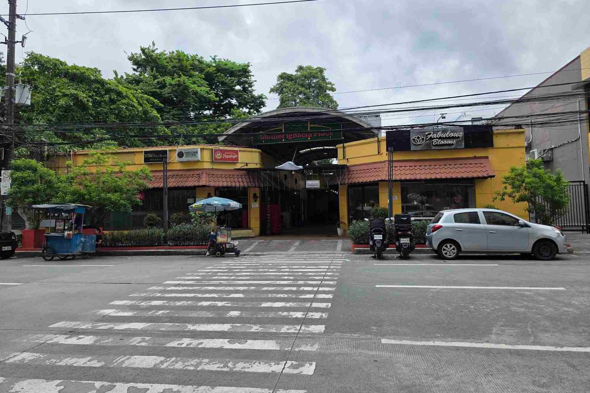 Commercial for Rent in South Triangle, Quezon City, Metro Manila near MRT-3 Quezon Avenue
