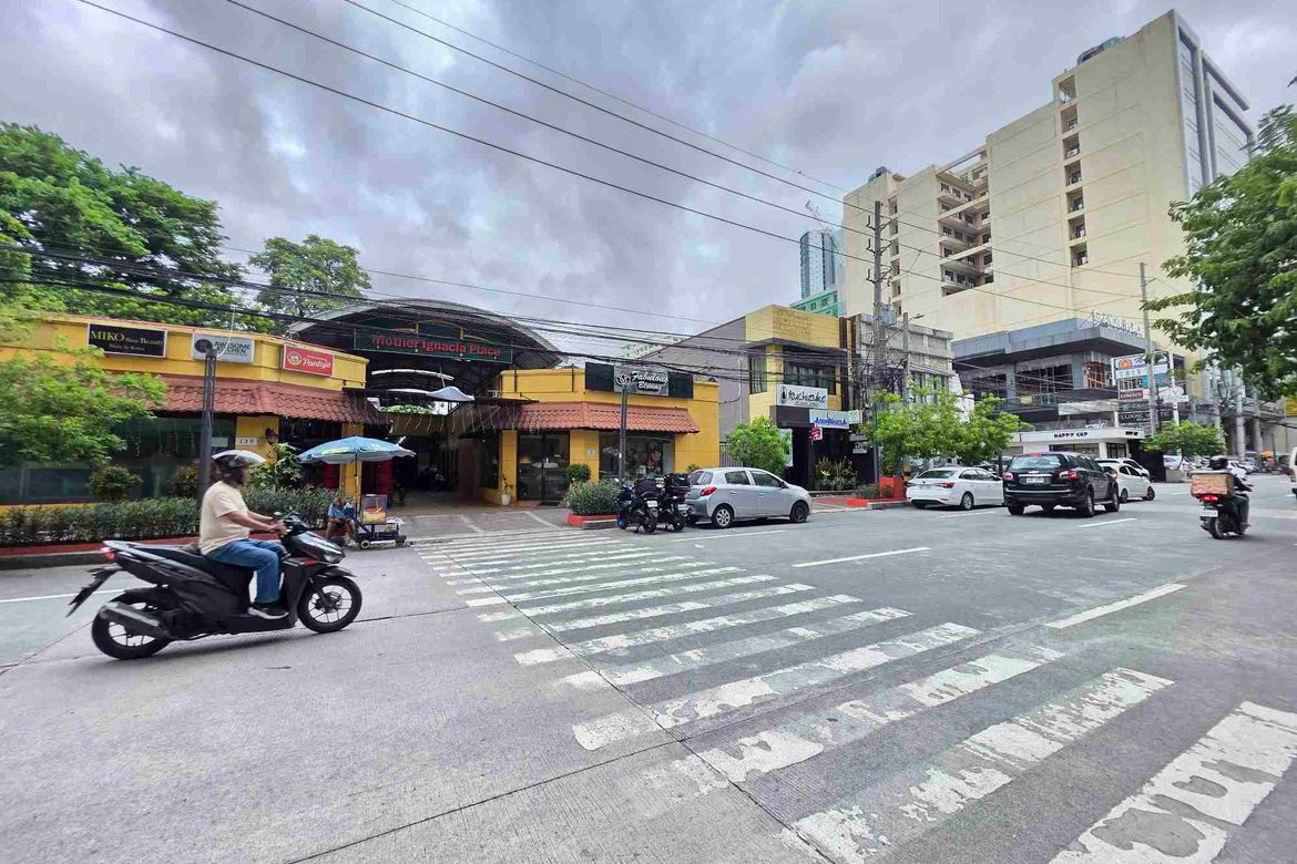 Commercial for Rent in South Triangle, Quezon City, Metro Manila near MRT-3 Quezon Avenue photo 2