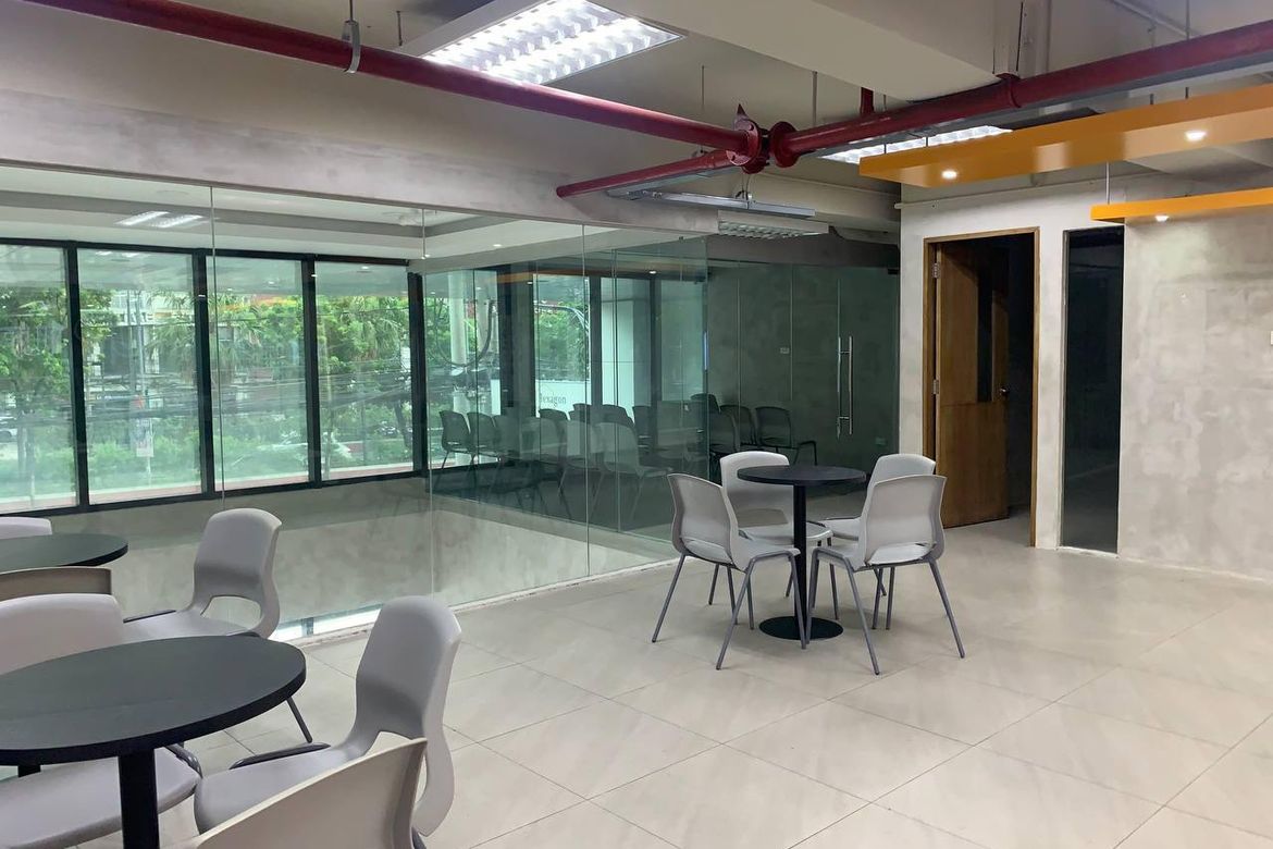 Commercial for Rent in South Triangle, Quezon City, Metro Manila near MRT-3 Quezon Avenue photo 6