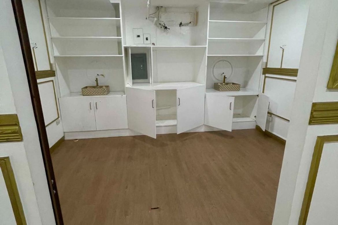 Commercial for Sale in F1 City Center, BGC, Taguig, Metro Manila