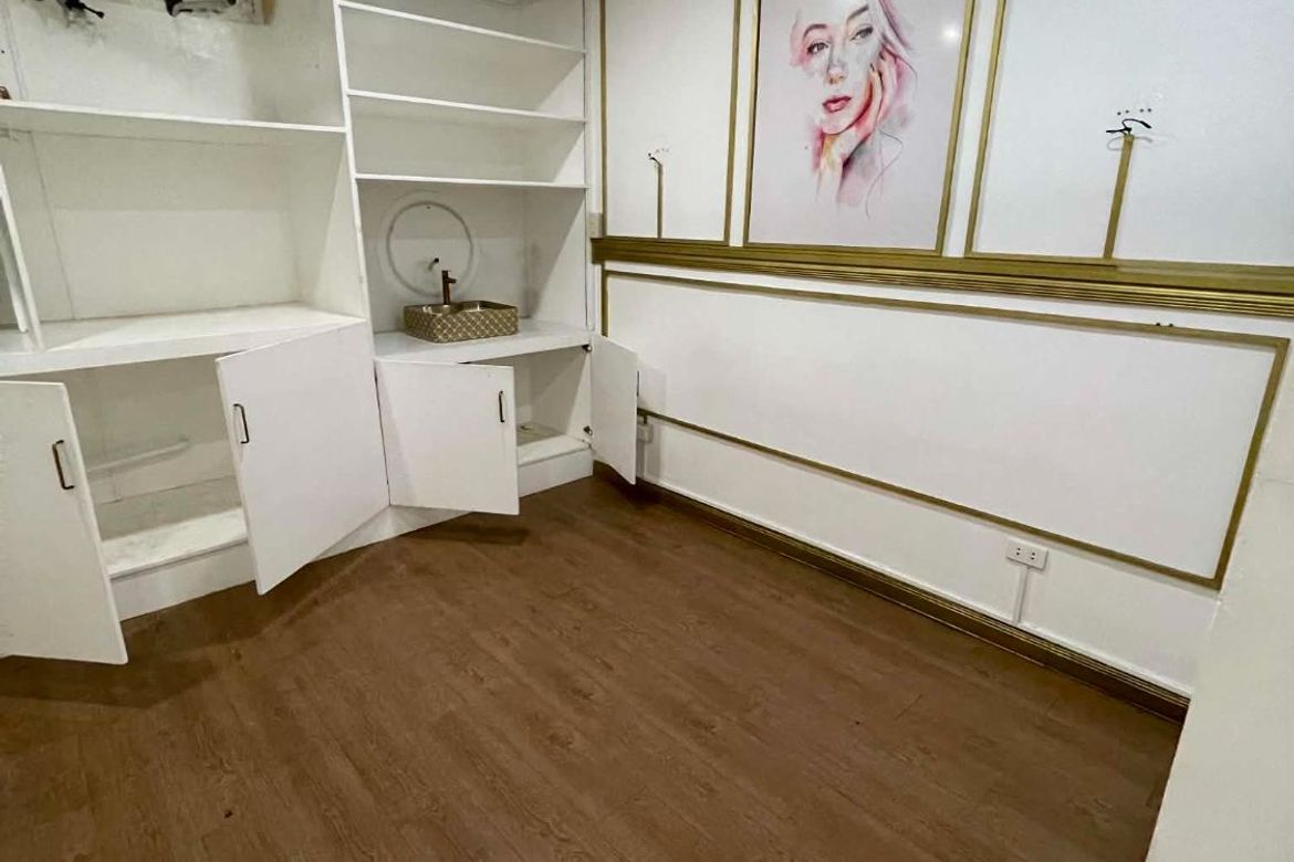 Commercial for Sale in F1 City Center, BGC, Taguig, Metro Manila – photo 2