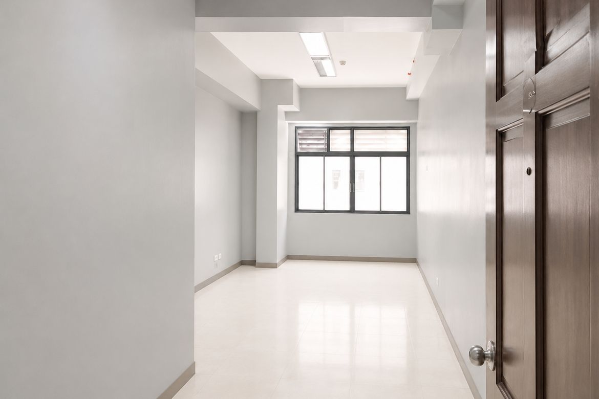 Commercial for Sale in Grand Emerald Tower, San Antonio, Pasig, Metro Manila near MRT-3 Ortigas – photo 5